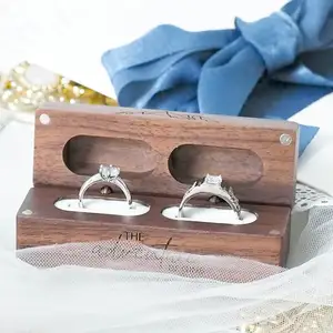 Grabado Flip rústico Vintage madera maciza rectángulo joyería almacenamiento 2 anillo caja