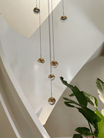 Lustre long de luxe de boule de globe d'or rose de la lumière pendante LED de vente en gros d'usine nordique rétro pour la lampe LED de petite taille d'escalier
