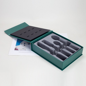 Boîte en papier rigide à fermeture magnétique de luxe personnalisée pour flacon de parfum avec emballage de boîte, noir mat, estampage or, boîte cadeau cosmétique - Product Image 1