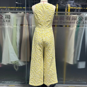 Combinaison personnalisée pour femmes avec broderie florale sur toute la surface, bretelles à nouer, pantalon pour femmes - Product Image 4