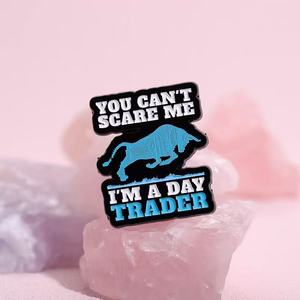 Atacado: Broche de Liga Metálica com Design de Touro e Texto Divertido 'Você Não Me Pode Assustar' para Acessórios de Roupa Exclusivos - Product Image 3