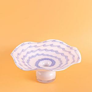 Plato de servir con base de cristal esmerilado azul y blanco con diseño Art Deco para aniversario - Product Image 5