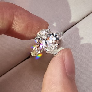 Anello a Goccia di Pera, Design Minimalista ed Elegante, Gioiello da Donna per Uso Quotidiano, Anello Statement - Product Image 2