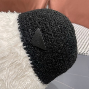 หมวกไหมพรมคุณภาพสูงสำหรับฤดูหนาว แบบยูนิเซ็กซ์ อุ่นสบาย ผลิตจากขนสัตว์แท้ 100% แฟชั่นปี 2025 หนานุ่ม รับสกรีนโลโก้ หมวกผู้หญิงสไตล์ดันดี้ เหมาะสำหรับใส่ไปชายหาดหรือตกปลา - Product Image 4