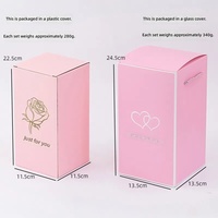 Cadeau créatif pour Noël et la Saint-Valentin, bouquet de 7 roses éternelles sous cloche en verre, base en bois naturel, parfait pour le bureau