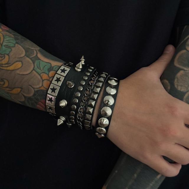 4Pcs/Set Punk Stackable Black PU Metal Star/Rivet Bracelet for Men Rock Gothic Male Street Wristband Accessories Fashion Jewelry