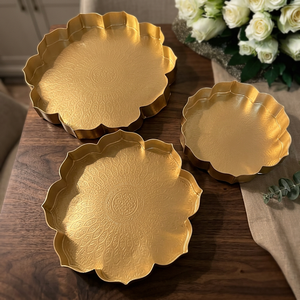 Assiettes décoratives en métal doré en forme de fleur, faites à la main, gravées, modernes, de luxe, pour mariage - Product Image 3