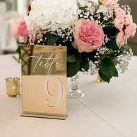Support de numéro de table en acrylique doré avec miroir en forme d'arche gravé au laser personnalisé pour la décoration de table de mariage moderne et luxueuse