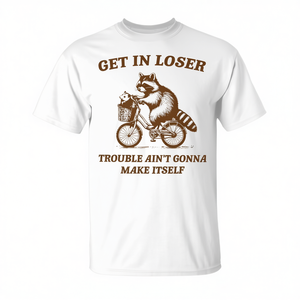 Camiseta 'Stay Out of Trouble' con divertido gráfico invertido 'Get in Loser' para promociones de Raccoon Opossum - Product Image 3