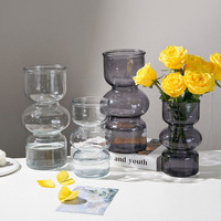 Vase en verre hydroponique irrégulier à rayures colorées de style Art Déco, ornements décoratifs doux et floraux pour le salon