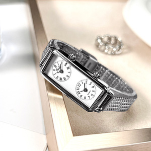 Reloj de cuarzo con banda de malla y esfera doble rectangular en tono plateado para mujer - Product Image 1