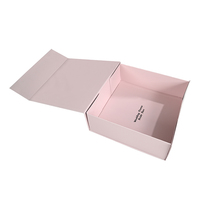 Boîte-cadeau d'emballage pliable rose en carton pliable rigide Scatola Regalo recyclable personnalisé pour l'expédition de vêtements