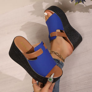 Sandalias de cuña de estilo europeo americano para mujer 2025, pantuflas de verano de talla grande con punta redonda y botones - Product Image 2