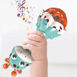 Cadeau de naissance, adorable hochet girafe, hochet pour bébé en plastique souple écologique, jouet à agiter avec lumière et son - Product Image 2