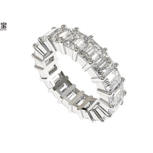 Bague élégante en or 14K/18K avec diamant de laboratoire taille émeraude, certifiée IGI, personnalisable, plusieurs méthodes de taille pour mariages - Product Image 4