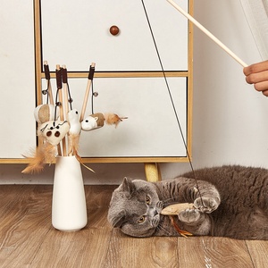 Giocattolo Interattivo per Gatti con Testa di Topo in Sisal, Piume e Campanello, con Fiocco e Nappa per Gattini da Interno - Product Image 2