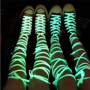 Alta resplandor en el oscuro popular nuevo estilo mejor venta brillante, cordones de los zapatos para deportes atléticos luminosa fluorescente zapatos planos de cordones