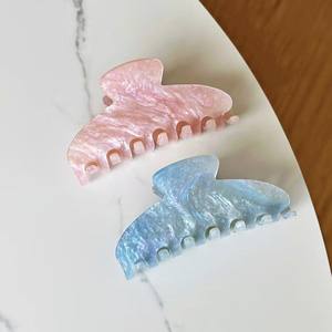 مشبك شعر YJL رائج البيع بلون لؤلؤي وردي وأزرق، حجم كبير 10 سم، مشبك شعر بلون صلب مخصص للنساء - Product Image 1