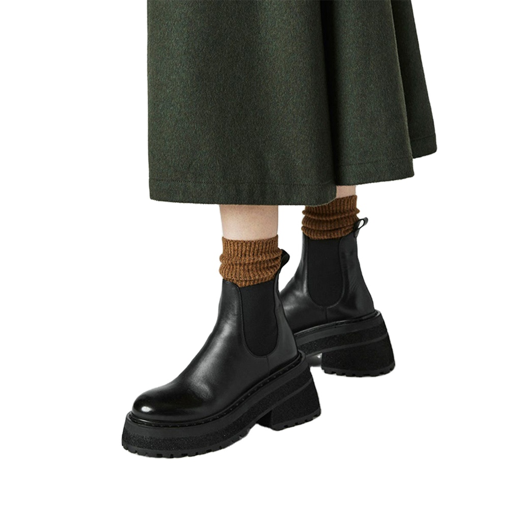 Botas con suela de color, la tendencia en zapatos cómodos que va a arrasar  y que ya está en Mango y en Stradivarius | Mujer Hoy