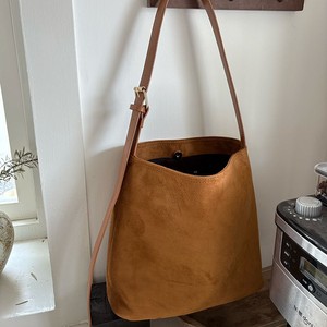 กระเป๋าโท้ทหนังกลับสไตล์เกาหลี สีน้ำตาล ทรงสี่เหลี่ยมแนวตั้ง หัวเข็มขัดแม่เหล็ก กระเป๋าซิป ใส่ได้ทุกวัน คอลเลคชั่นฤดูใบไม้ร่วง 2024 - Product Image 2