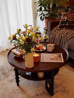 Table à manger de style chinois en acrylique couleur noyer avec pieds en acrylique créatifs en spirale, design moderne pour restaurant