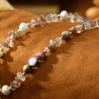 Collier élégant vintage avec pendentif cœur rose peint à l'huile, perles de cristal noires et perles, parfait pour le quotidien et les voyages