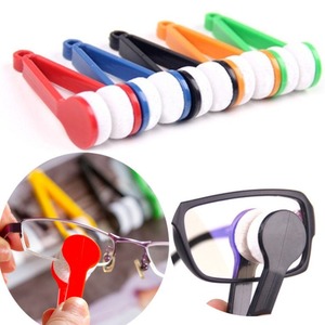 Outil de nettoyage de lunettes avec tampon doux, brosse de nettoyage portable pour l'entretien des lunettes - Product Image 1