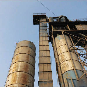 ناقل حزامي من الفولاذ المقاوم للصدأ NE15 مع رافعة دلوية لمصانع التصنيع، آلة تغذية رفع عمودية متينة بسرعة 50 متر/دقيقة - Product Image 4