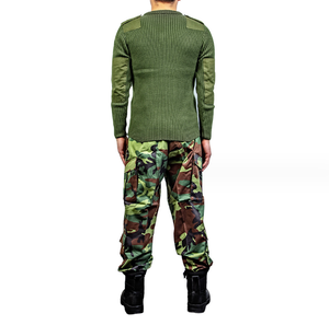 DFV1106 Pull-over tactique d'entraînement pour hommes vert olive, col en V, avec écussons – Maillot de sport vert - Product Image 5