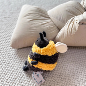 Peluche Abeille <span class=keywords><strong>Albi</strong></span> Travailleur de la marque britannique JE, en polyester doux et coton PP, jouet en peluche mignon en forme d'insecte, cadeau unisexe pour adolescents et adultes - Product Image 3