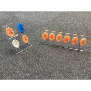 Soporte de exhibición de modelo de oreja de silicona suave y flexible con seis orejas HappyHearing - Product Image 3