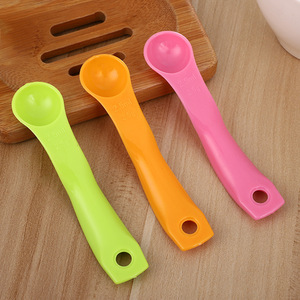 Juego Profesional de 5 Cucharas Medidoras de Plástico en Varios Colores para <span class=keywords><strong>Harina</strong></span> <span class=keywords><strong>y</strong></span> Leche en Polvo, para Repostería - Product Image 5