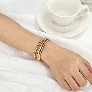 Conjunto de Pulseras de Acero Inoxidable Chapado en Oro de Estilo Clásico, con Cuentas Geométricas, Ajustables, para Aniversario - Product Image 4