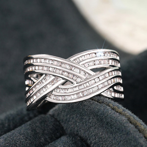Anello Intrecciato a Linee Incrociate per Donne, Elegante Gioiello da Dito alla Moda - Product Image 1