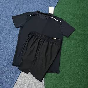 Vente en gros de t-shirts et shorts de sport pour hommes de haute qualité, respirants et à séchage rapide, tenues de fitness, vêtements de football, ensembles de sport à manches courtes - Product Image 4