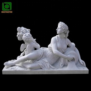 Escultura de figura femenina tumbada de mármol con estatua de Ángel de niño - Product Image 1