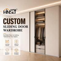 Armoire intégrée moderne et minimaliste sur mesure avec portes battantes, rail de glisse silencieux et fluide en MDF pour salle à manger et salon - Vente en gros