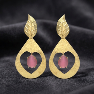 Boucles d'oreilles ethniques dorées en forme de feuille avec tourmaline rose hydrogène pour fiançailles et mariage - Product Image 3