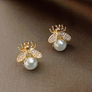 Orecchini a perno con perle effetto mini ape per donna, accessori moda minimalisti e carini per l'uso quotidiano - Product Image 2