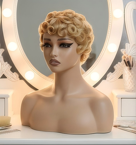 วิกผมสีบลอนด์ยี่ห้อ Kemy Hair สำหรับตัดผมแบบ Remy Virgin <span class=keywords><strong>ท</strong></span>ำจากผมมนุษย์แท้ ไม่ต้องใช้กาว แบบผมหยิกสั้น มีหน้าม้า ความหนาแน่น 200% ผลิตด้วยเครื่องจักร ขายส่งวิกผมเวียดนาม - Product Image 1