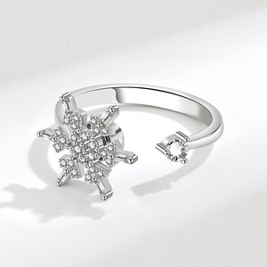 Anillos ajustables giratorios de copro con baño de oro blanco y circonitas pavé, diseño de copo de nieve, joyería antiansiedad y para el nerviosismo para mujer. - Product Image 4