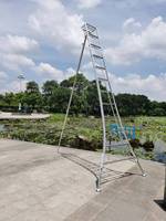 Escalera de Jardín de Aluminio de Nuevo Diseño con Estructura Triangular de Tres Soportes Traseros y Diseño de Tres Pies para Uso Agrícola