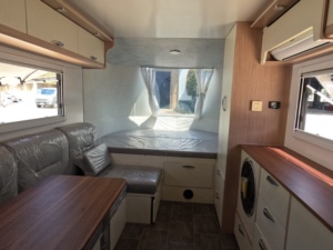 Caravane <span class=keywords><strong>de</strong></span> camping légère, moderne, version ultime, double essieu, familiale, <span class=keywords><strong>de</strong></span> luxe, avec cuisine et salle <span class=keywords><strong>de</strong></span> bain électriques mobiles - Product Image 2