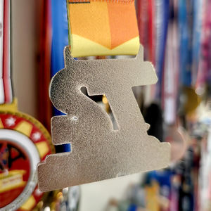 Vélo d'équilibre pour enfants, médaille en métal personnalisée de style moderne et antique avec ruban pour compétition sportive - Product Image 2