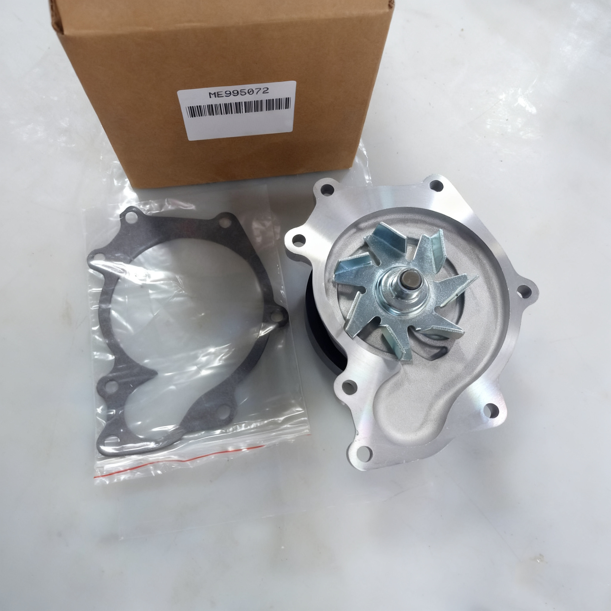 High Quality ME995072 ME993898 ME994025 Water Pump Used for Mitsubishi Fuso Canter 4M50