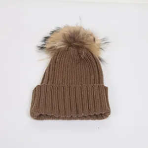 Chapeau tricoté d'hiver pour femmes de 10cm avec <span class=keywords><strong>bonnet</strong></span> <span class=keywords><strong>pompon</strong></span> en fausse fourrure de raton laveur <span class=keywords><strong>amovible</strong></span> - Product Image 4