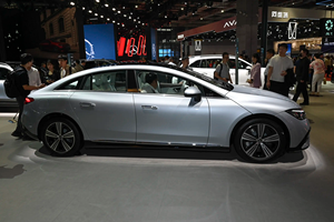 Popolare Mercedes-EQE 2026 500 4MATIC Edizione Pioneer, Autonomia 681km, Batteria 96.1kWh, 300kW, 858Nm di Coppia, in Offerta - Product Image 4