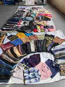 SH07 Vente <span class=keywords><strong>en</strong></span> gros d'été de vêtements d'occasion mixtes pour hommes et femmes, jeans, robes et jupes de seconde main de haute qualité - Product Image 4