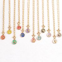 Collier pendentif zodiaque personnalisé avec médaillon émaillé signe astrologique sur chaîne trombone pour un style superposé
