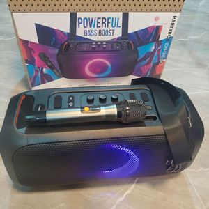 Altavoz Portátil Partybox con RGB y Micrófono Inalámbrico, Sonido Envolvente 360, Bajos Potenciados, Batería de Ultra Larga Duración - Product Image 1